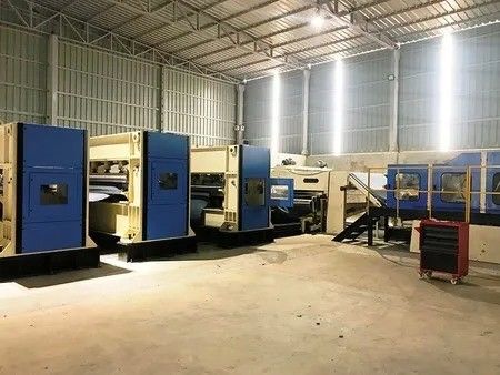 2000 mm - 7000 mm Μη υφασμένη γραμμή παραγωγής τρύπησης βελόνων Κακή γραμμή παραγωγής πετσέτας ινών